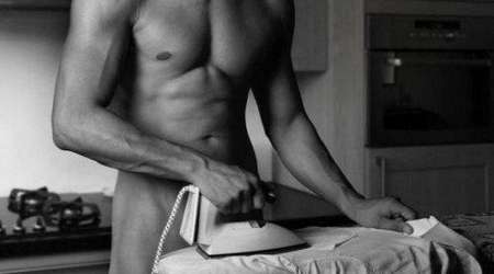 Je viens faire le ménage chez vous nu ou en string