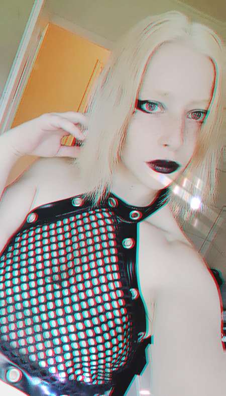 Jeune Dominatrice expérimentée 22 ans reçoit