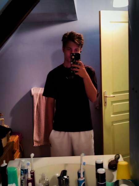 Jeune homme pour rencontre sexuelle régulière ou n