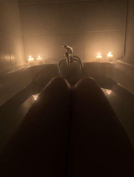 Jeune femme recherche chaleureuses rencontres