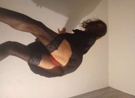 Travestis débutante envie d'essayer en réel