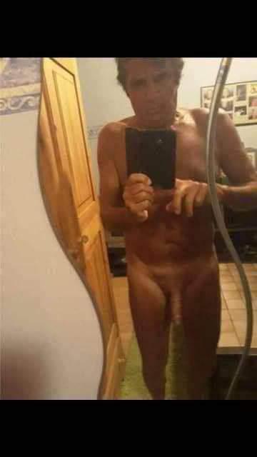 Cherche actif gay bien monté