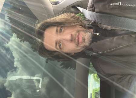 Gentleman quarantenaire aux désirs des dames