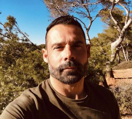 Bel homme 45 ans cherche femme pour moments câlins