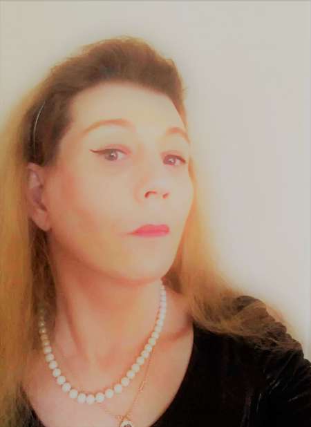 Massage et relaxation par Jolie travestie