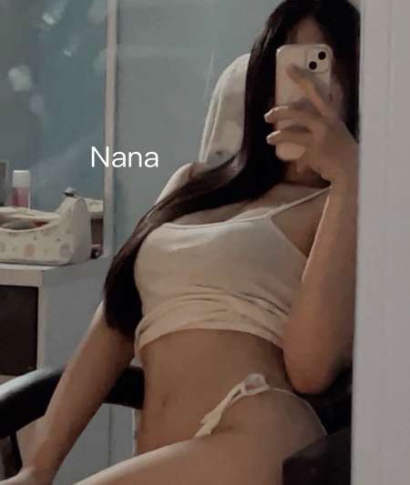 Jeune Nana et Yuki poitrines généreuses