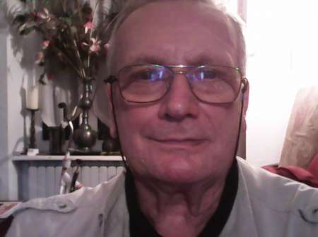  Homme 76 ans cherche une femme mince age avoisinan
