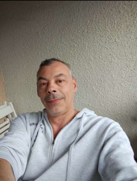 Homme cinquantaine, bonne forme.