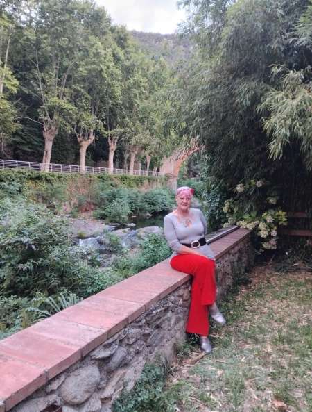 Sortir en clubs ou chez moi et aussi dominatrice