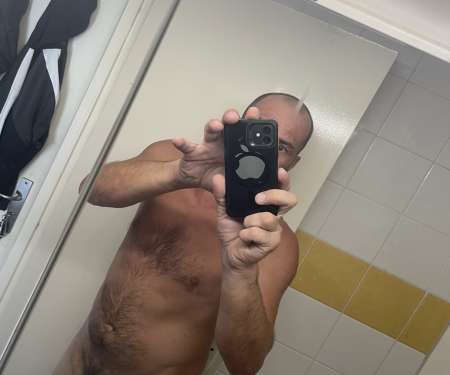 Un homme rechercher un femme préférence plus âgée