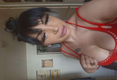 Femme sensuelle et séduisante, je vous invite à dé