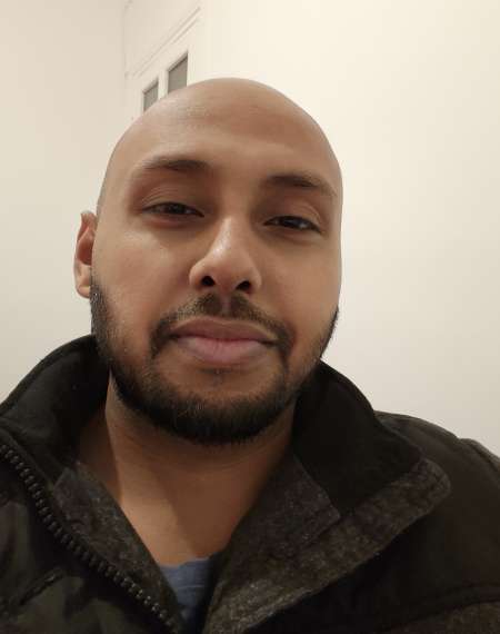 Plaisir? Alors ,Gigolo brun à votre service