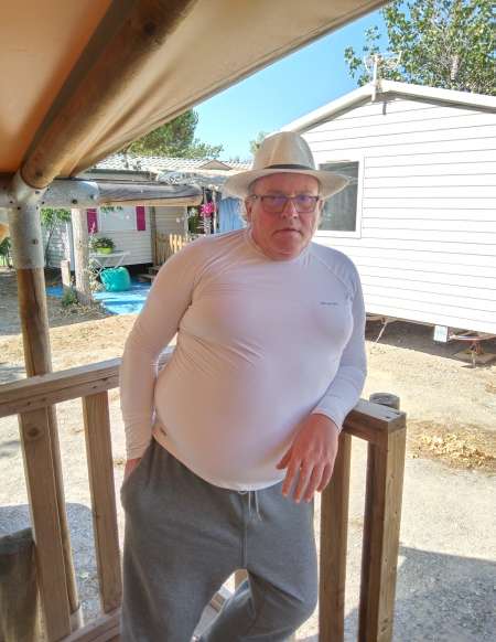 Je reçois en gloryhole jeudi prochain le 6 novembr