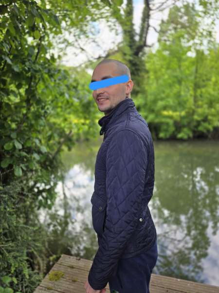 Soumis cherche pieds à renifler ou facesitting