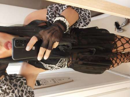 Shanna sexy travesti à Bagneux reçoit beau mec