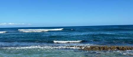 Homme sérieux câlin