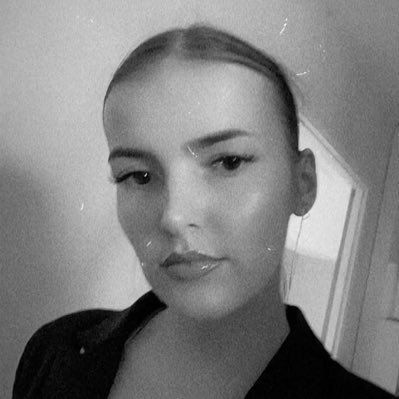 Jeune Travesti débute