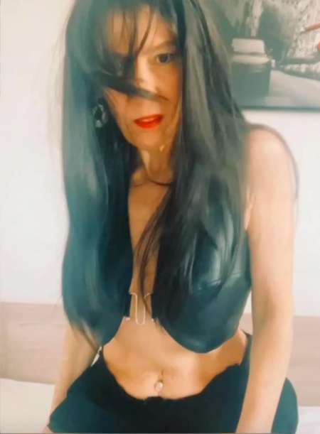 Une femme féminine et sensuel