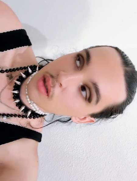 Jeune étudiant de 20 ans propose show cam