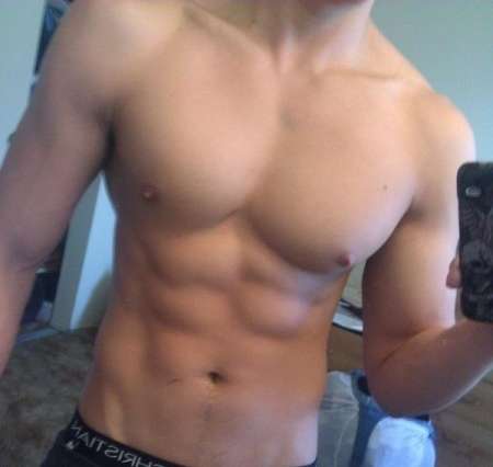 Mec passif offre fellation à qui veut