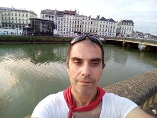 massage nudiste et bien être pays basque ET cantal