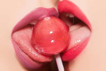 pipe et éjaculation faciale.