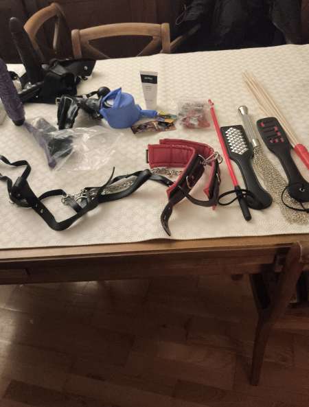 Dominatrice en couple pour soumis et soumise