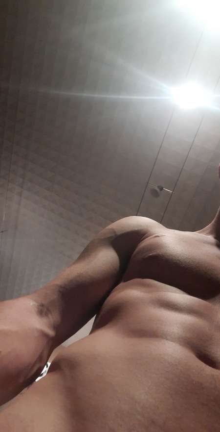 JH de 21 ans pour vous satisfaire (H ou F)