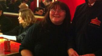 Française toute en rondeurs douceur