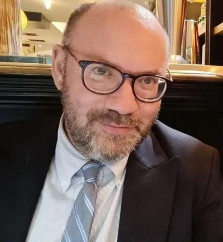 Lécher des femmes âgées, leur faire du bien.