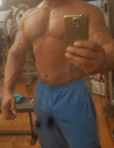 culturiste propose massage