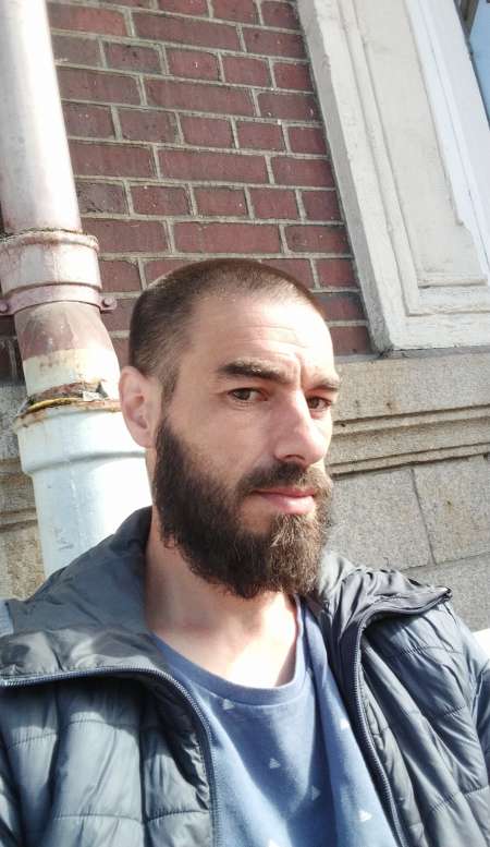 H très actif envie de faire sucer