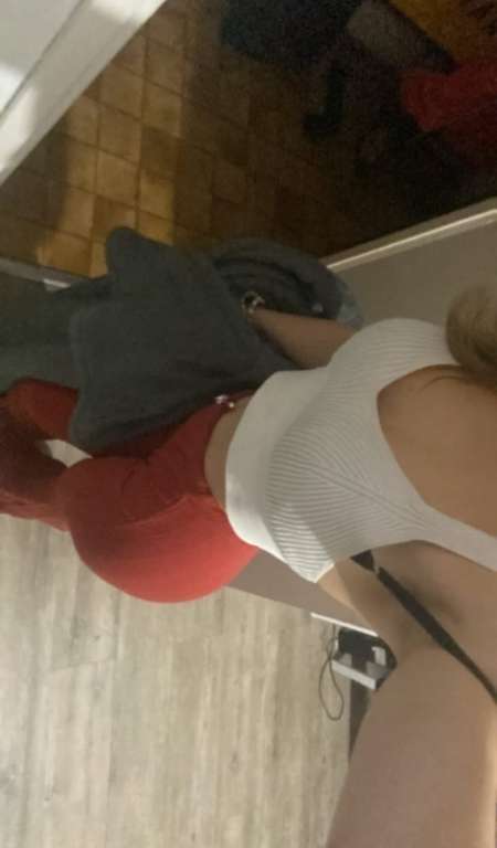 Fille raffinée douce et élégante