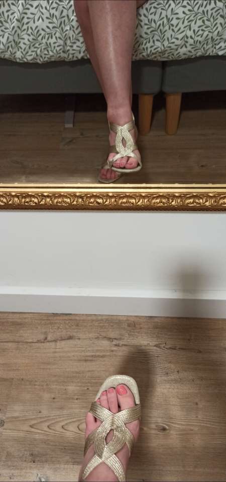 Rdv pieds fétichisme massage etc...