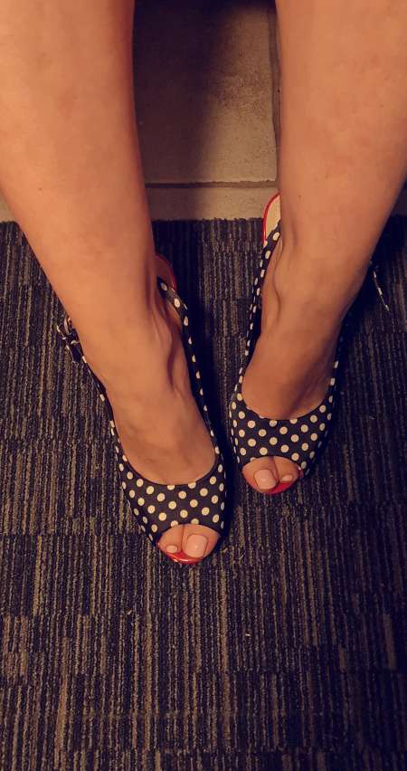 Bonjour , réel coquin et fétichiste pieds/talons