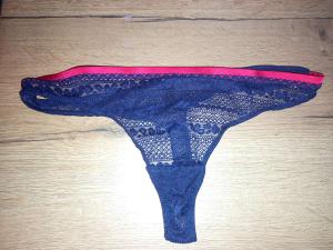 Vend string porter remis mains propre
