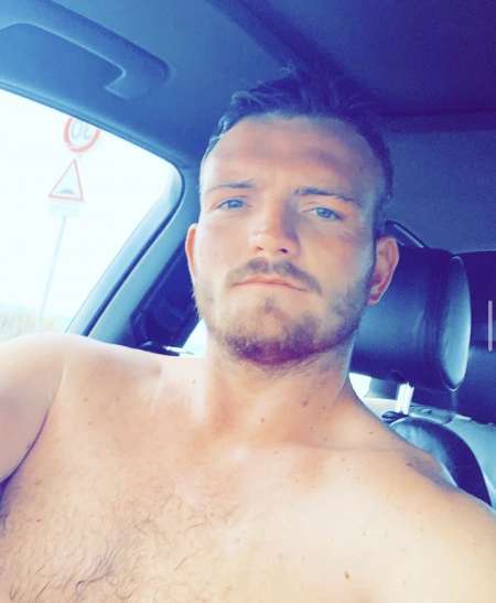 Homme de 35 ans plaisir assuré