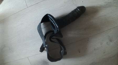 Soumis l�cheur avec gode ceinture