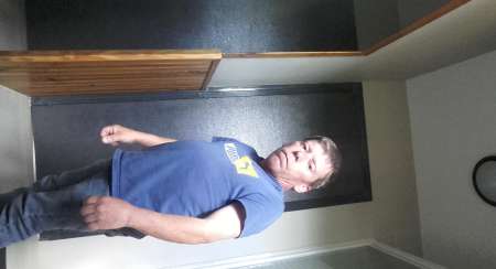 homme de petit taille