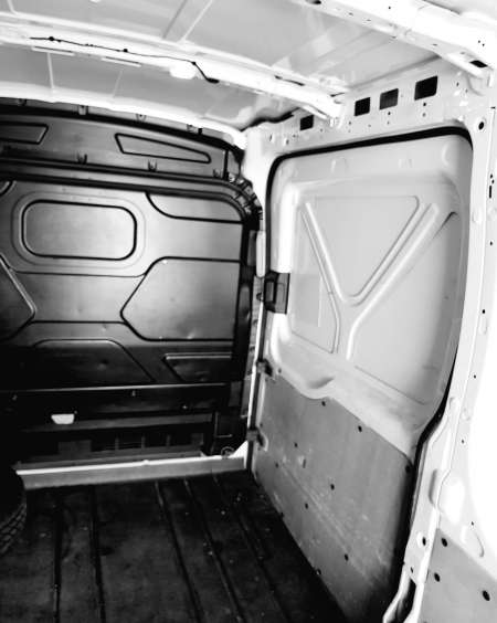 Chauffeur livreur cherche suceuse