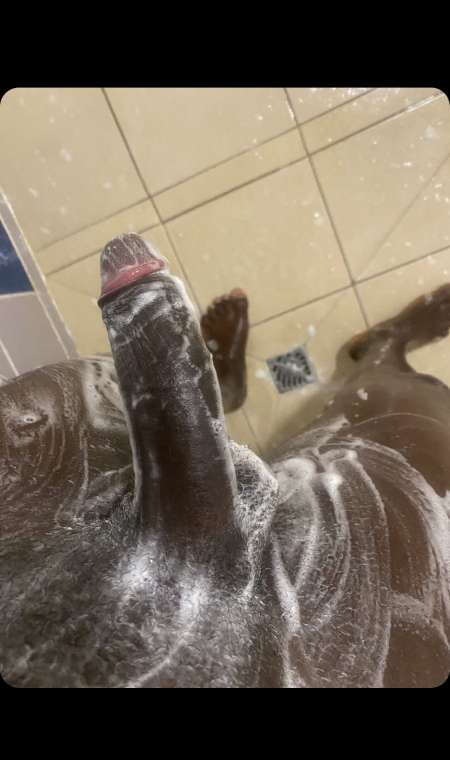 Homme Disponible pour satisfaire vous plaisir.