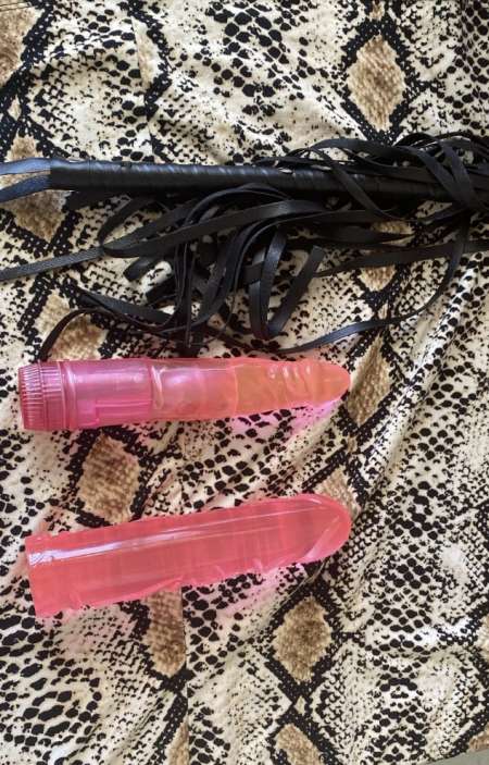 Jeune �tudiante dominatrice pour homme mur