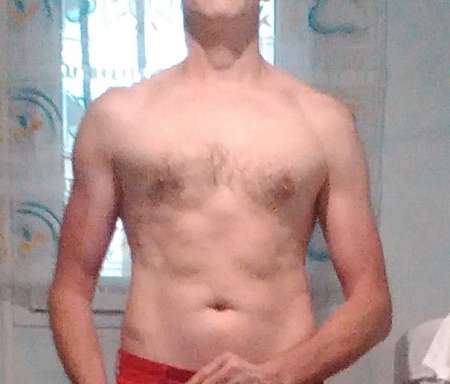 Chien blanc cherche une ou groupe de ma�tresses