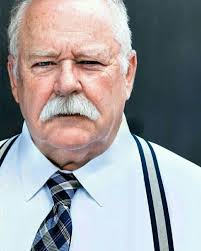 Cherche homme retrait� avec moustache