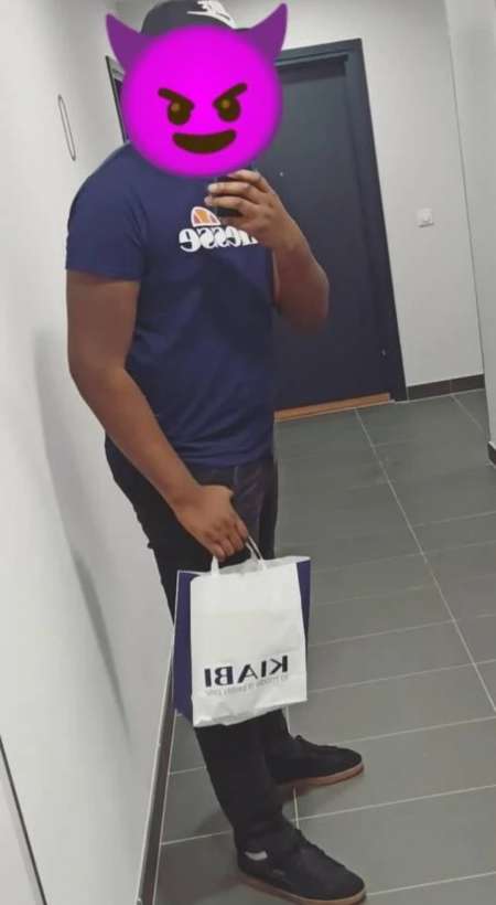 Grand BLACK ENDURANT beau et jeune TBM 