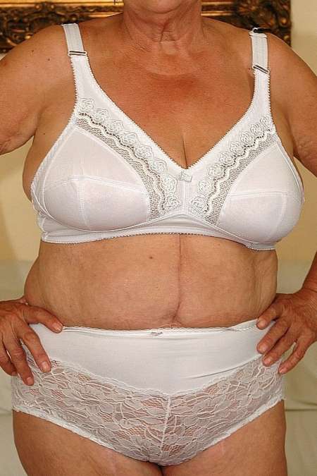 H 53 ans offre Roses � F mature ag�e ronde poilue