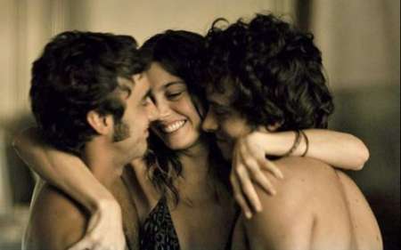 Deux hommes virils � votre service