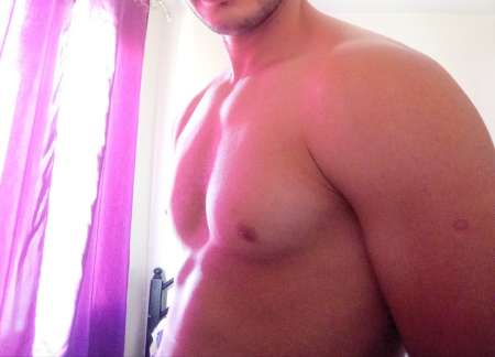 Jh 33 ans cherche couple pour une 1�re exp�rience