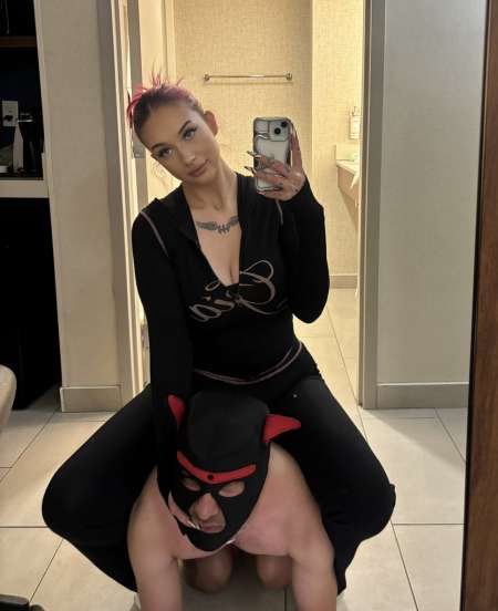 Viens vivre d�couvrir le BDSM � mes pieds !