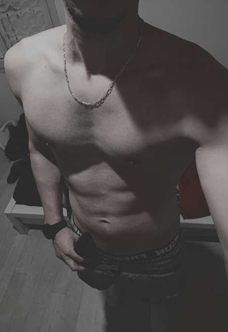 Une femme dominatrice pour m'eduquer.